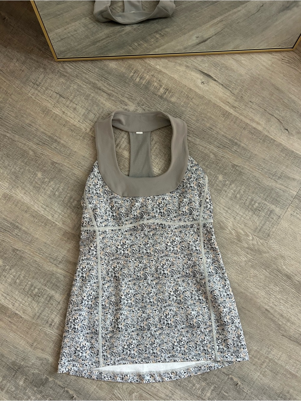 Lululemon Scoop Neck Tank *Luon Petite Fleur Silver Spoon / Ambient Grey size 6 - Picture 3 of 7